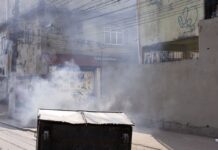 Demolição de imóveis na Cidade de Deus gera revolta e confrontos Demolição de imóveis na Cidade de Deus gera revolta e confrontos