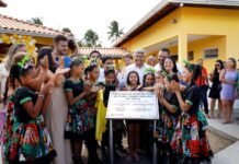 Em Acajutiba, governador entrega escolas mais modernas e equipadas para população Logo