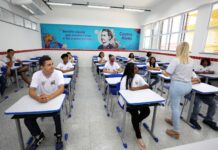 Governo do Estado concede avanço na carreira para 770 educadores na Bahia Logo