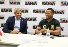 “Hoje, o brilho é dele, a luz é dele, é dele esse cinturão”, celebrou o governador em recepção ao campeão mundial de boxe Robson Conceição Logo