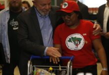 Lula faz reunião com dezenas de movimentos sociais em São Paulo Lula faz reunião com dezenas de movimentos sociais em São Paulo