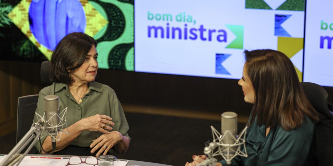 Ministra da Saúde comemora dados da imunização infantil Ministra da Saúde comemora dados da imunização infantil