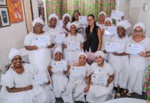 Mulheres de terreiro recebem certificação de curso de corte e costura com foco em roupas de santo Logo