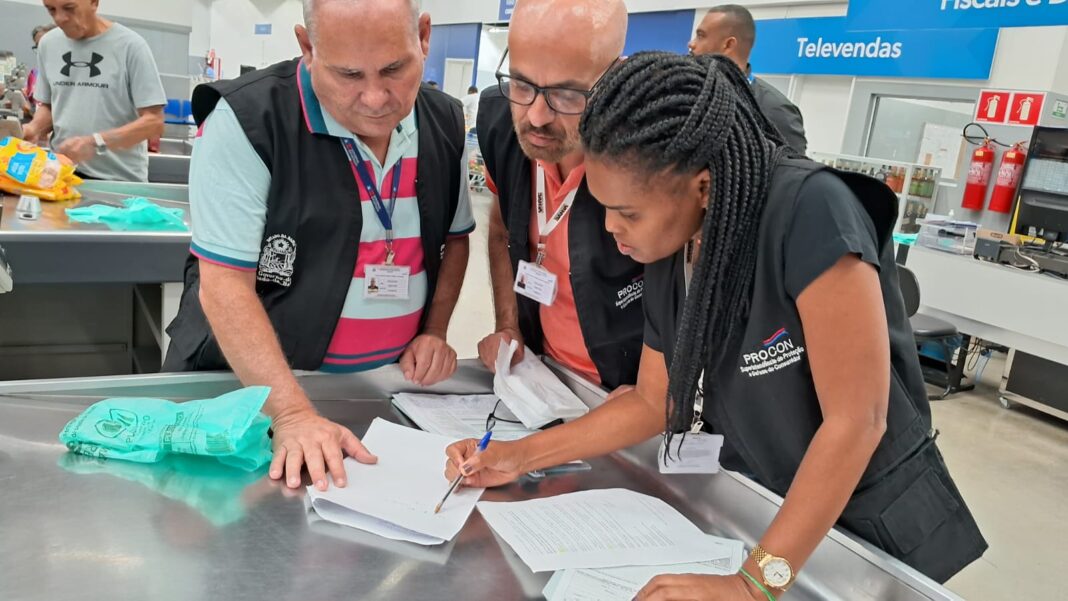 Procon autua oito atacadistas por descumprimento de Lei das sacolas Logo