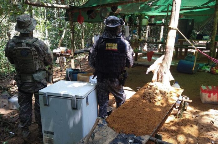 Ações de combate ao garimpo em Roraima destroem acampamentos, apreendem arma de fogo e recapturam foragido da justiça