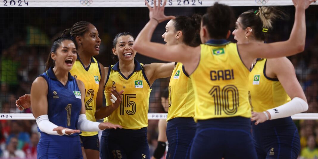 Brasil vence República Dominicana e vai à semifinal no vôlei Brasil vence República Dominicana e vai à semifinal no vôlei feminino