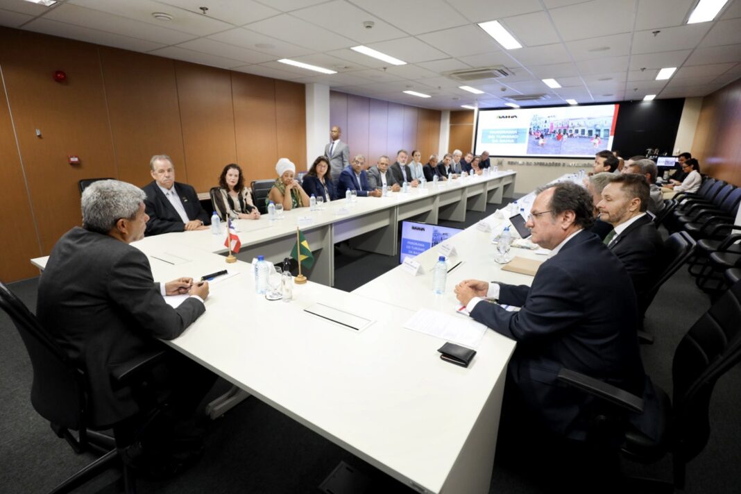 Durante reunião, Governo do Estado e trade turístico comemoram resultado Logo