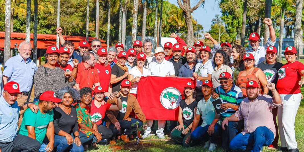 MST apresenta demandas a Lula em encontro na Granja do MST apresenta demandas a Lula em encontro na Granja do Torto