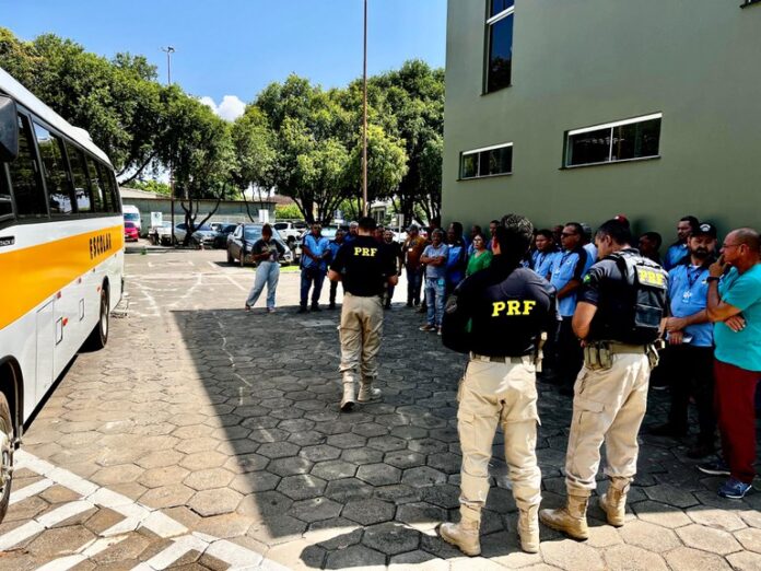 PRF realiza palestra para Motoristas de Transporte Escolar de Boa Vista/RR — Polícia Rodoviária Federal