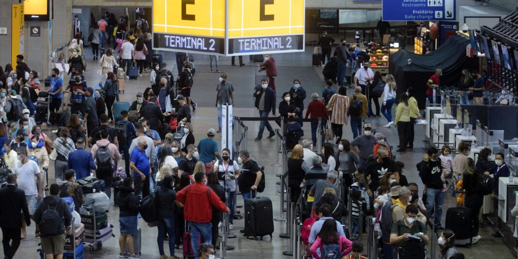 Transporte aéreo puxa alta do setor de serviços em junho Transporte aéreo puxa alta do setor de serviços em junho