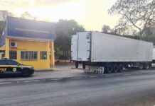 Combinação veicular irregular é apreendida pela PRF na BR 116 em Manhuaçu (MG) — Polícia Rodoviária Federal Combinação Veicular Manhuaçu.jpeg