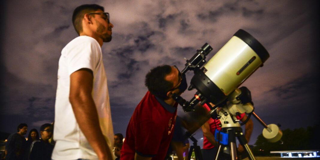Cometa do Século poderá ser observado no Brasil ainda em Cometa do Século poderá ser observado no Brasil ainda em setembro