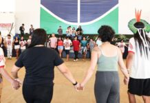 Estudantes indígenas buscam mais espaço e apoio nas universidades Estudantes indígenas buscam mais espaço e apoio nas universidades