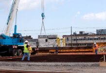 Governo do Estado recebe primeiro carregamento de trilhos para a implantação do VLT de Salvador e RMS Logo