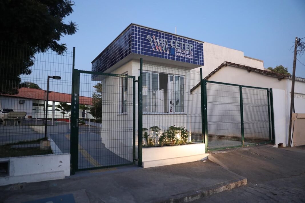 Governo entrega creche e modernização de escolas no Território do Logo