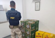 PRF apreende uísque falsificados dentro de ônibus na BR 381 em Pouso Alegre (MG) — Polícia Rodoviária Federal Uísque Falsificados Pouso Alegre.jpeg