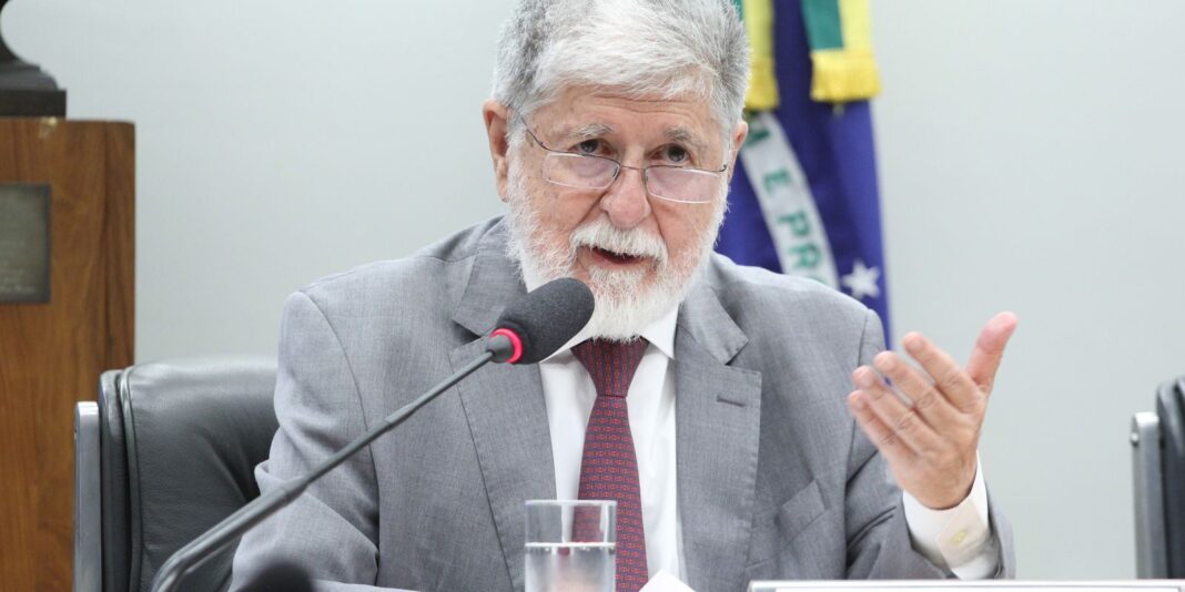 Celso Amorim defende que Brasil deve insistir em diálogo com Celso Amorim defende que Brasil deve insistir em diálogo com Venezuela