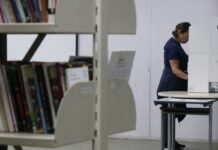 Domingo de eleições: três candidatos são conduzidos a delegacias Domingo de eleições: três candidatos são conduzidos a delegacias