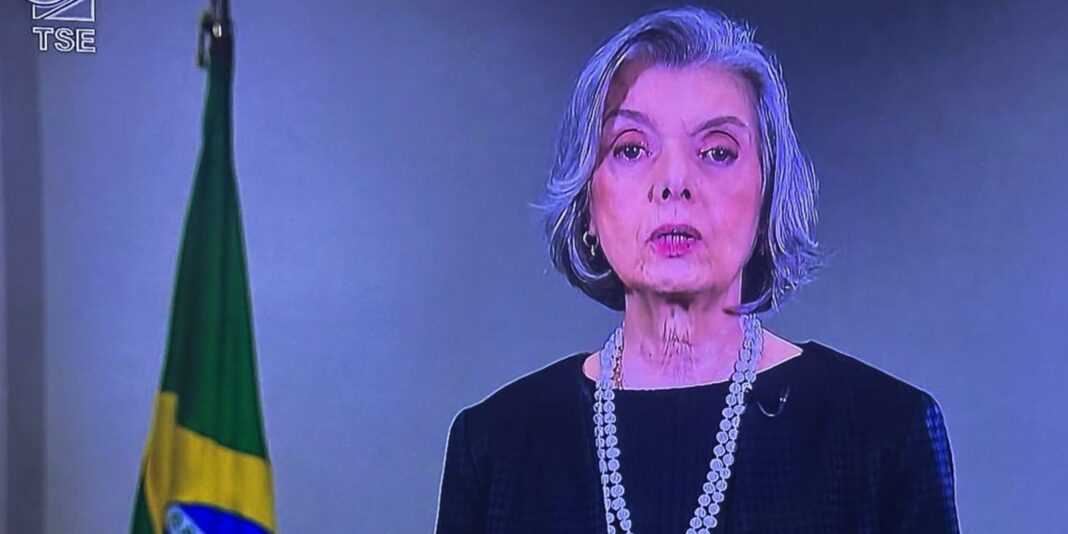 Em cadeia de rádio e TV, Cármen Lúcia convida cidadãos Em cadeia de rádio e TV, Cármen Lúcia convida cidadãos a votar
