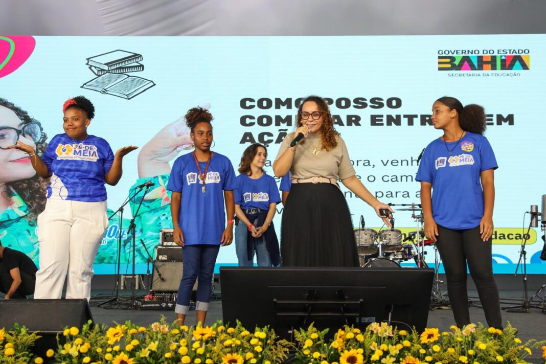 Festival Bolsa Presença + Pé-de-Meia proporciona aulão do Enem para Logo