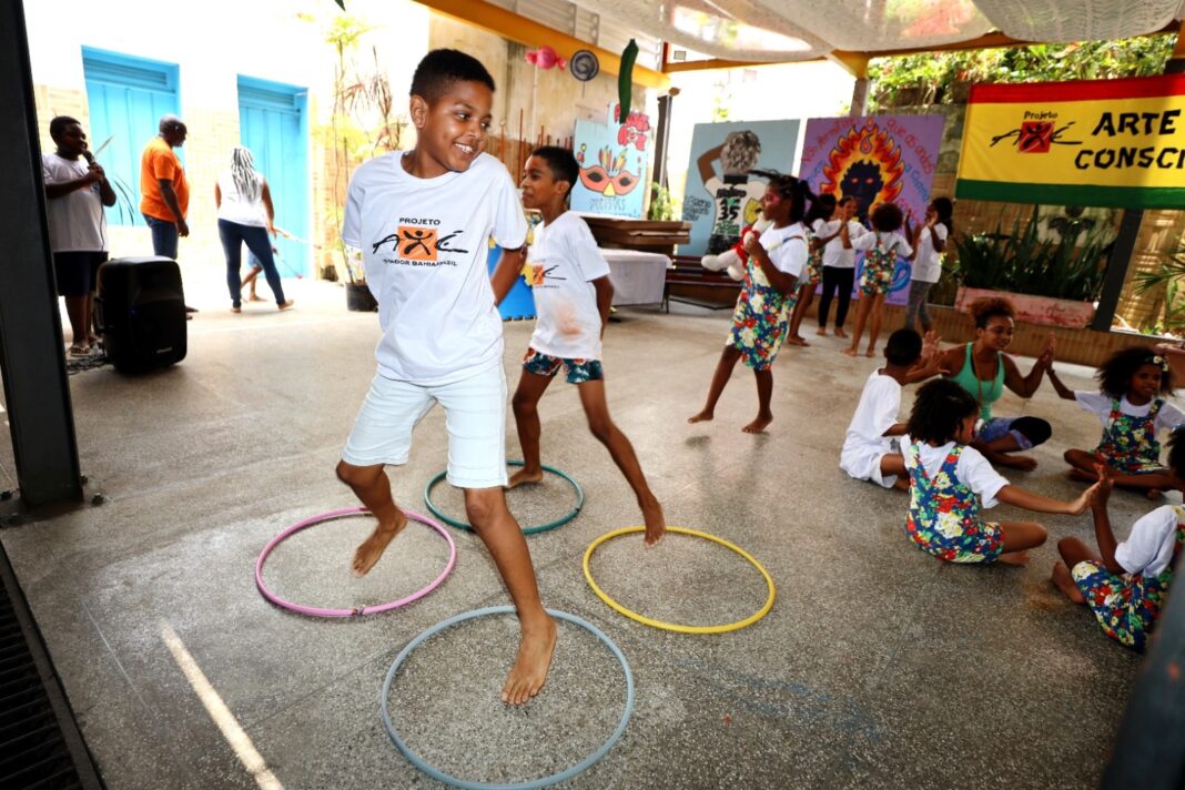 Neojiba e Projeto Axé promovem transformação social na vida de Logo