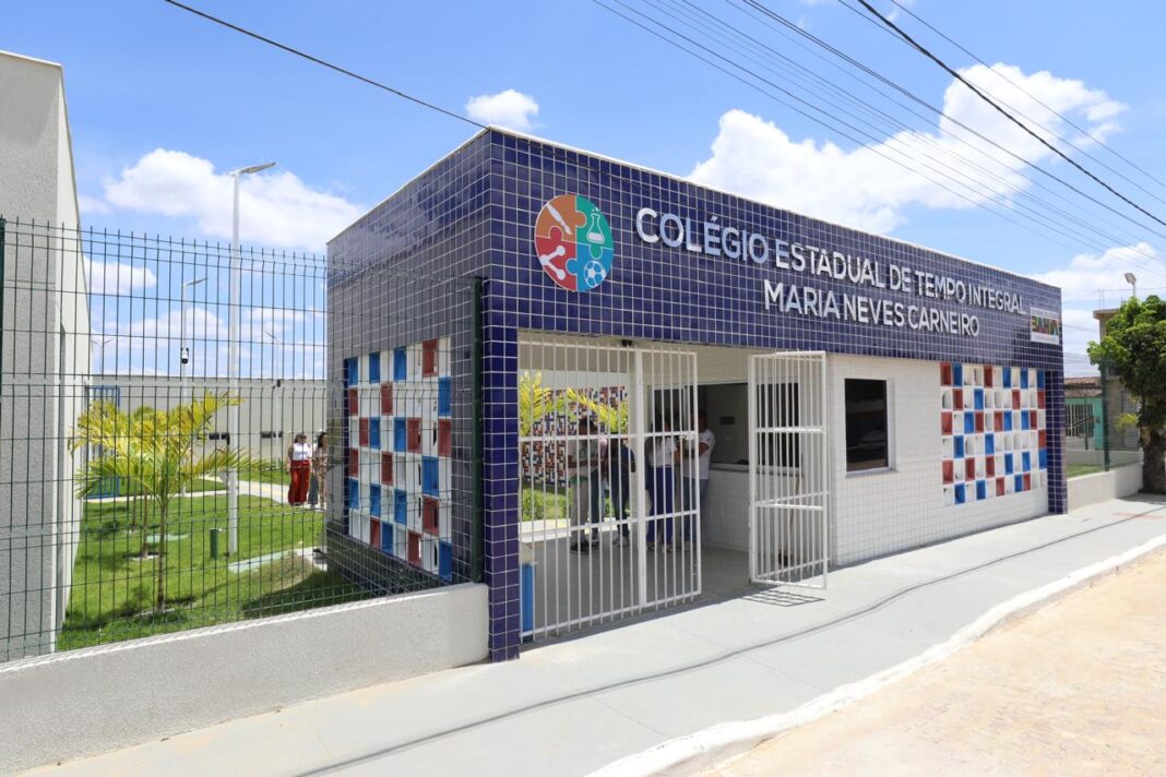 Obras de novos colégios de tempo integral são vistoriadas em Logo