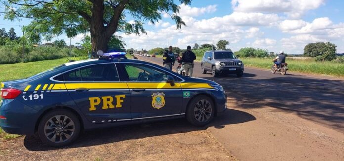 Feriado de Nossa Senhora Aparecida PRF acompanha ações e orienta sobre peregrinações em rodovias federais.jpg