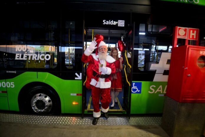 Papai Noel irá de BRT para programação natalina em shopping do Centro de Salvador – Secretaria de Comunicação