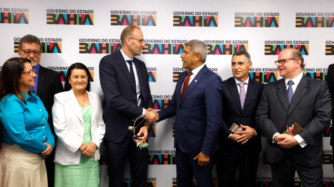 VLT de Salvador terá vagões adaptados para marisqueiras e ambulantes Logo