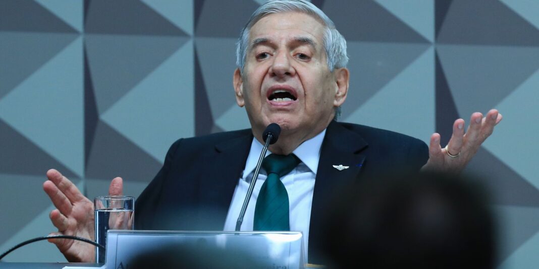Anotações de Heleno tinham diretrizes estratégicas contra urnas Anotações de Heleno tinham diretrizes estratégicas contra urnas