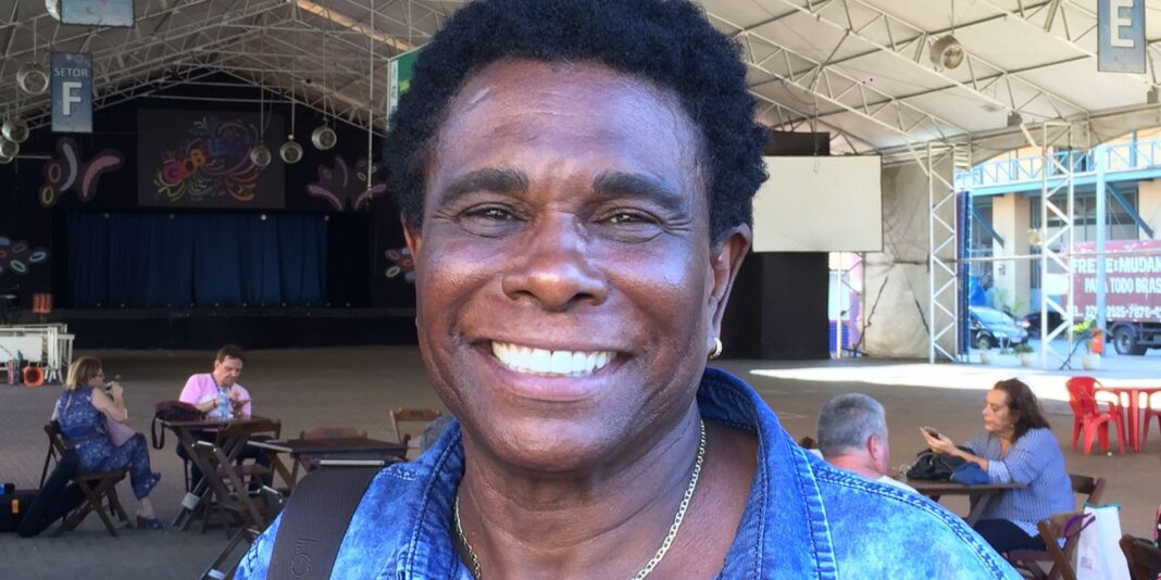 Após 50 anos, Neguinho da Beija-Flor anuncia último desfile em Após 50 anos, Neguinho da Beija-Flor anuncia último desfile em 2025