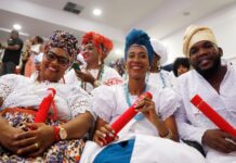 Baianas de acarajé e de receptivo recebem certificado de capacitação do Governo do Estado Logo