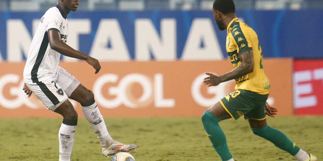 Botafogo joga para tentar manter vantagem na ponta do Brasileiro Botafogo joga para tentar manter vantagem na ponta do Brasileiro
