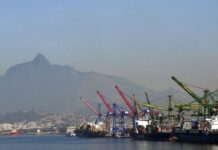 Desvalorização de commodities faz superávit comercial cair em outubro Desvalorização de commodities faz superávit comercial cair em outubro