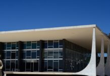 Fux determina que governo proíba uso de benefícios sociais em bets Fux determina que governo proíba uso de benefícios sociais em bets