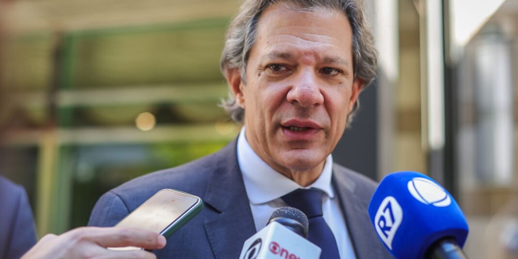 Haddad critica imprensa por cobertura sobre desoneração fiscal Haddad critica imprensa por cobertura sobre desoneração fiscal