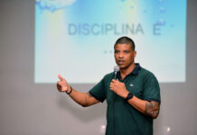 Primeiro negro medalhista olímpico da natação brasileira, Edvaldo Valério palestra para alunos da rede municipal – Secretaria de Comunicação Primeiro negro medalhista olímpico da natação brasileira, Edvaldo Valério palestra para alunos da rede municipal – Secretaria de Comunicação