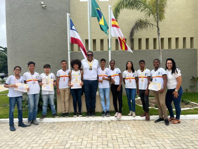 SAJ: Alunos da rede municipal de ensino receberam medalhas na Olimpíada de Astronomia (OBA) e Mostra de Foguetes (MOBFOG) – Prefeitura de Santo Antônio de Jesus - BA