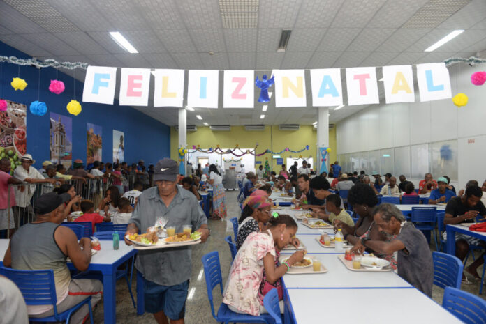 Assistidos de programas sociais da Prefeitura participam de almoço natalino – Secretaria de Comunicação