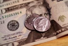 Dólar fecha abaixo de R$ 6 pela primeira vez em duas semanas Dólar fecha abaixo de R$ 6 pela primeira vez em duas semanas