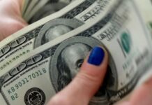 Dólar sobe para R$ 6,18 influenciado pelo cenário externo Dólar sobe para R$ 6,18 influenciado pelo cenário externo