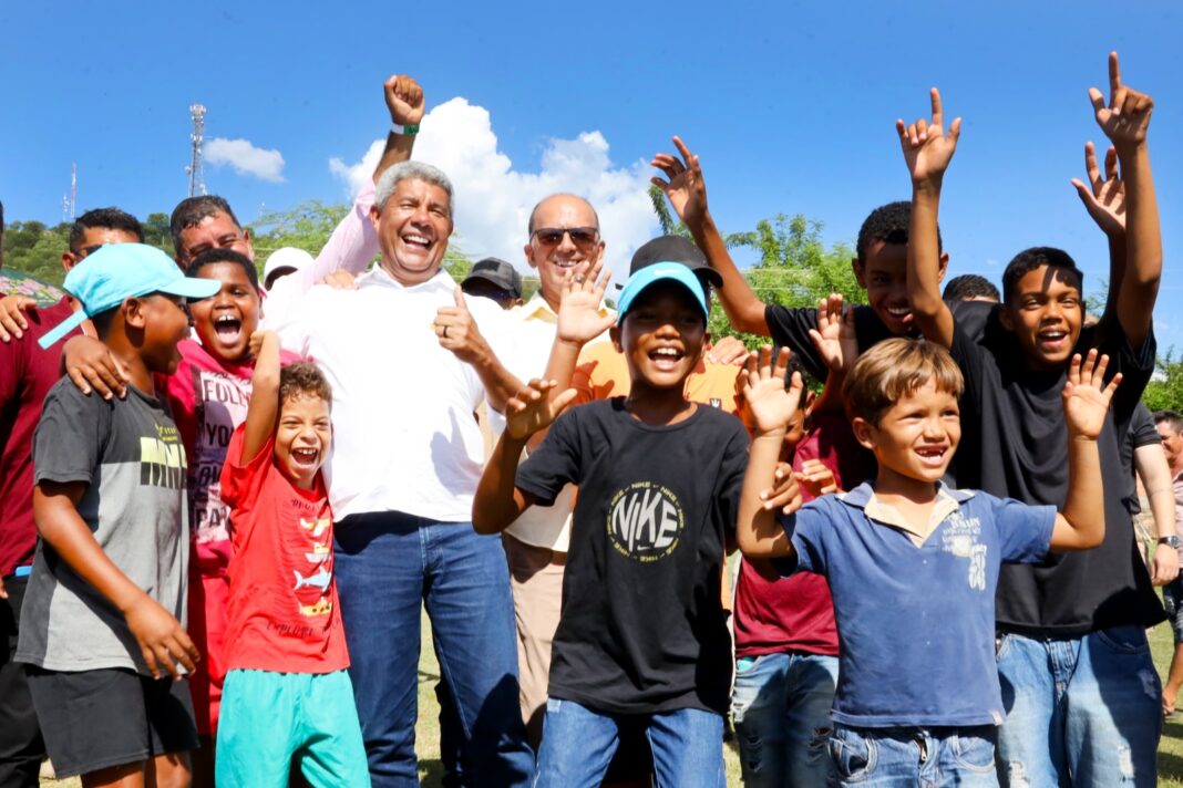 Governo do Estado inaugura obra em escola estadual e autoriza Logo