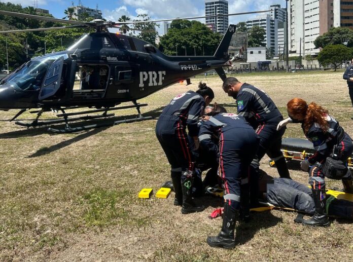 Homem cai de imóvel em construção e é resgatado de helicóptero em Porto de Galinhas