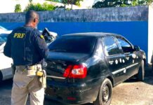 Homem recebe carro furtado como pagamento de dívida e acaba na delegacia — Polícia Rodoviária Federal carro 306.jpeg