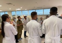 Hospital Metropolitano leva esperança e emoção para pacientes da UTI através da música Logo