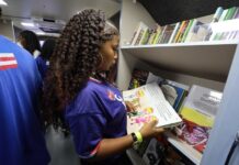 Livros didáticos devem ser devolvidos nas escolas estaduais ao final do ano letivo Logo