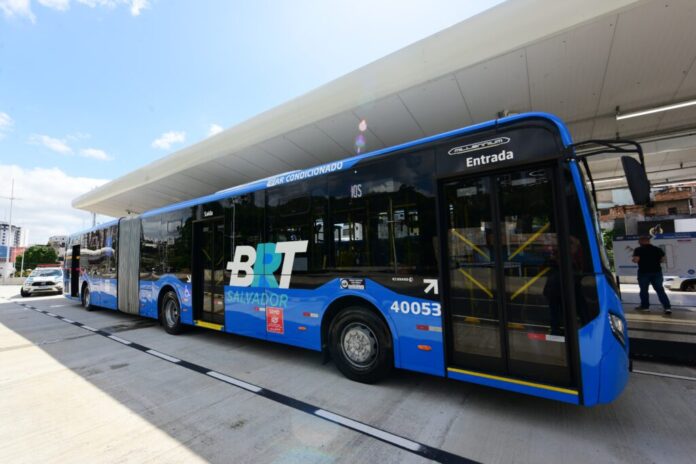 Ônibus articulados com capacidade para quase 150 passageiros entram em operação no BRT de Salvador – Secretaria de Comunicação