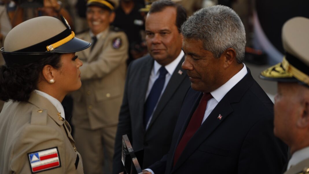 Polícia Militar forma 1643 novos soldados na Bahia; 976 em Logo
