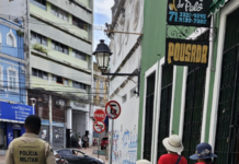 Policiais do BPTur garantem a segurança e o acolhimento de turistas na Bahia Logo