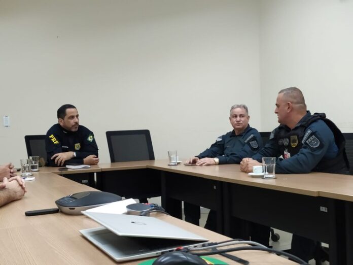 Superintendente da PRFMS recebe visita do comandante da PMRMS.jpg